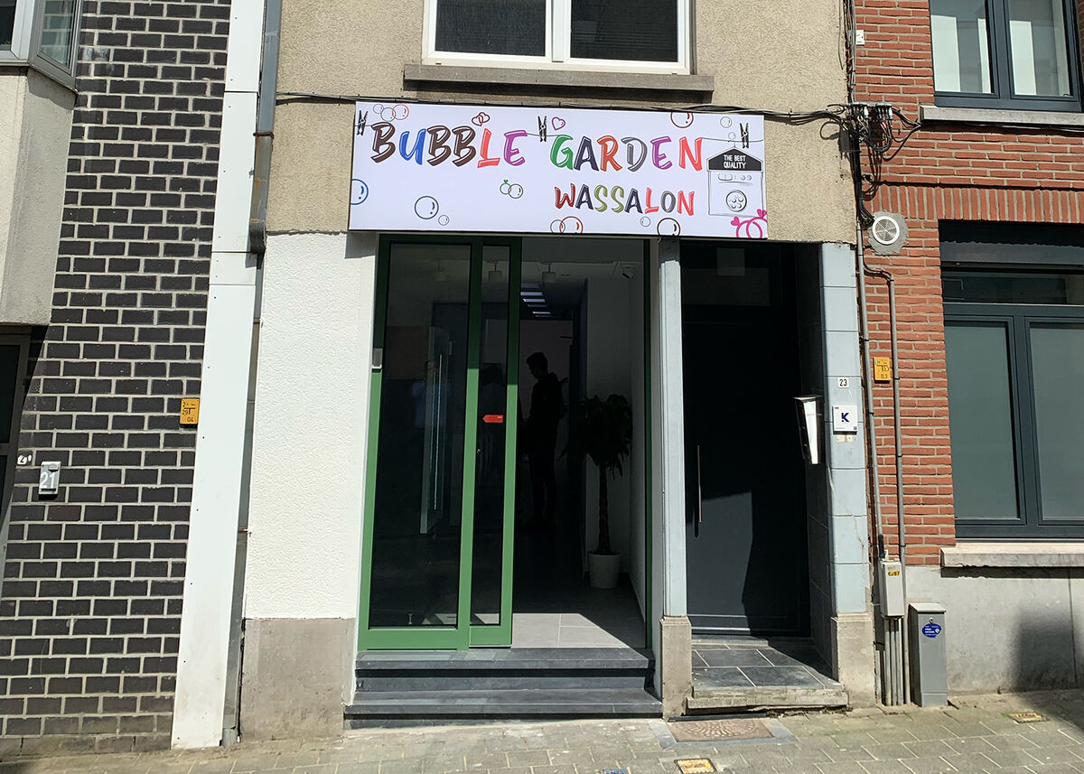 Gevel van wassalon Bubble Garden in Leuven
